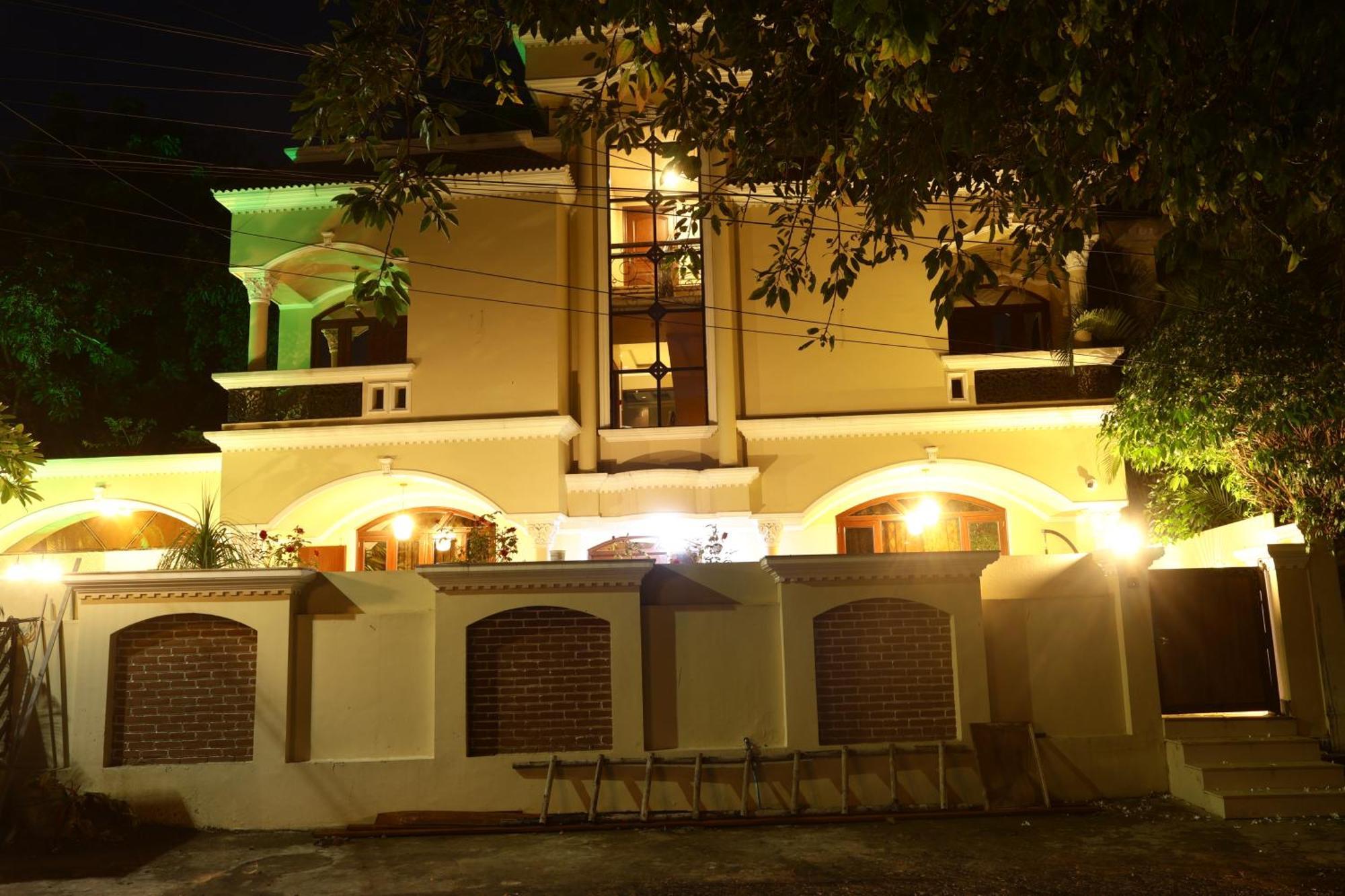 Suramya Homestay Бхопал Экстерьер фото
